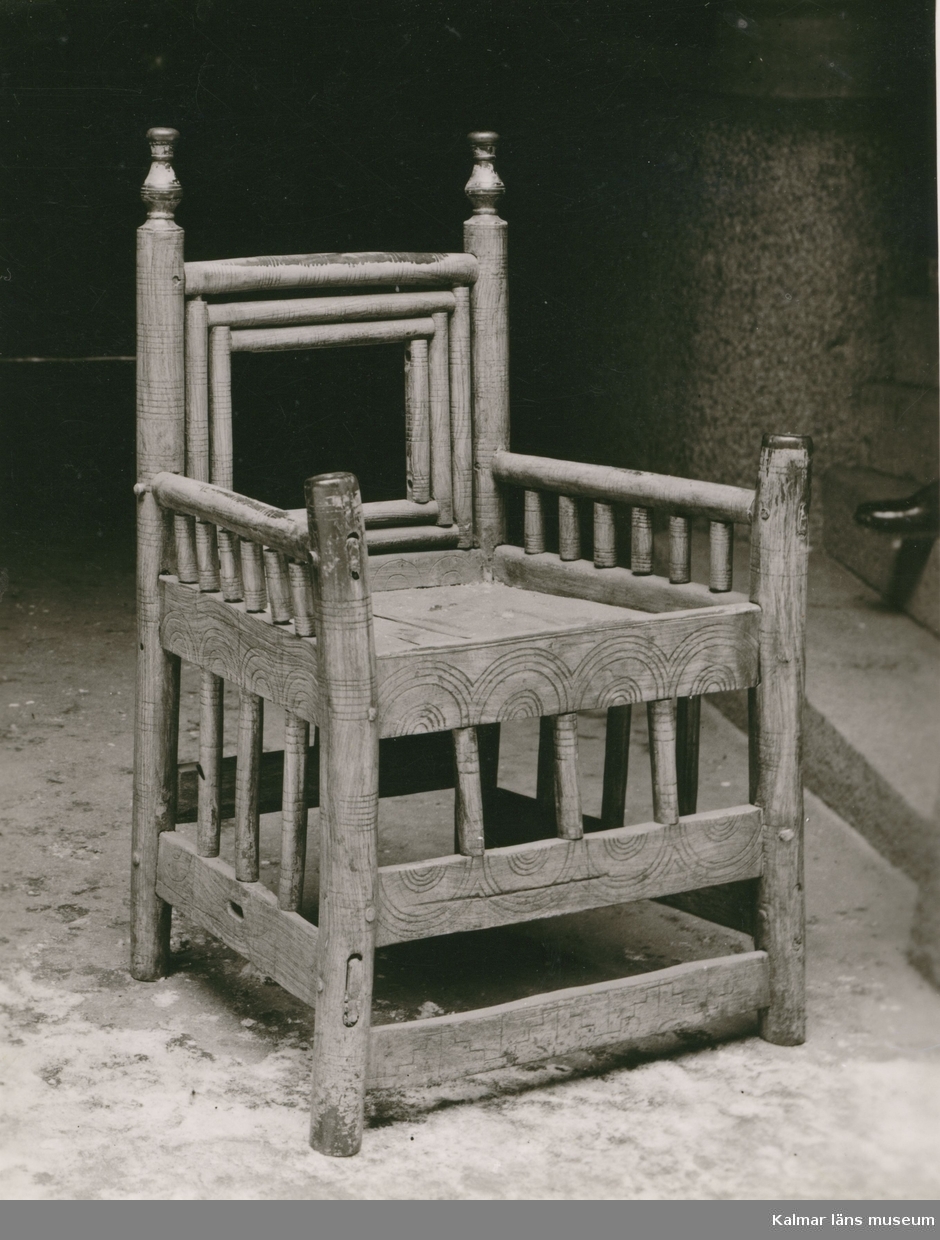 Medeltida stol från Misterhults kyrka.