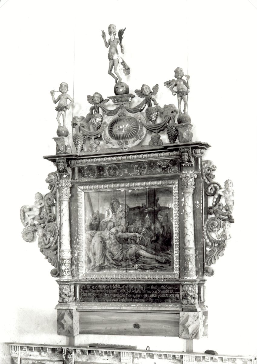 Altaruppsats från 1650 i Dörby kyrka.