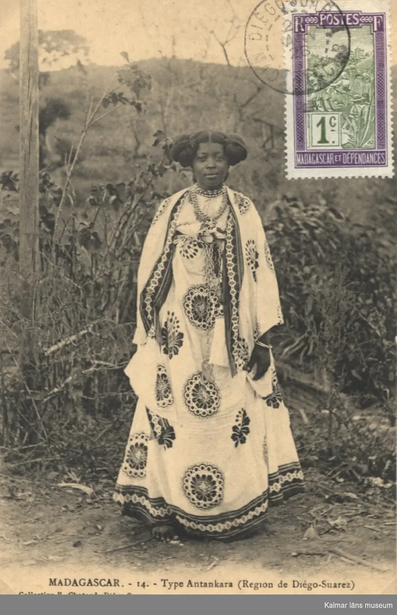 En kvinna från Madagaskar i folkdräkt.