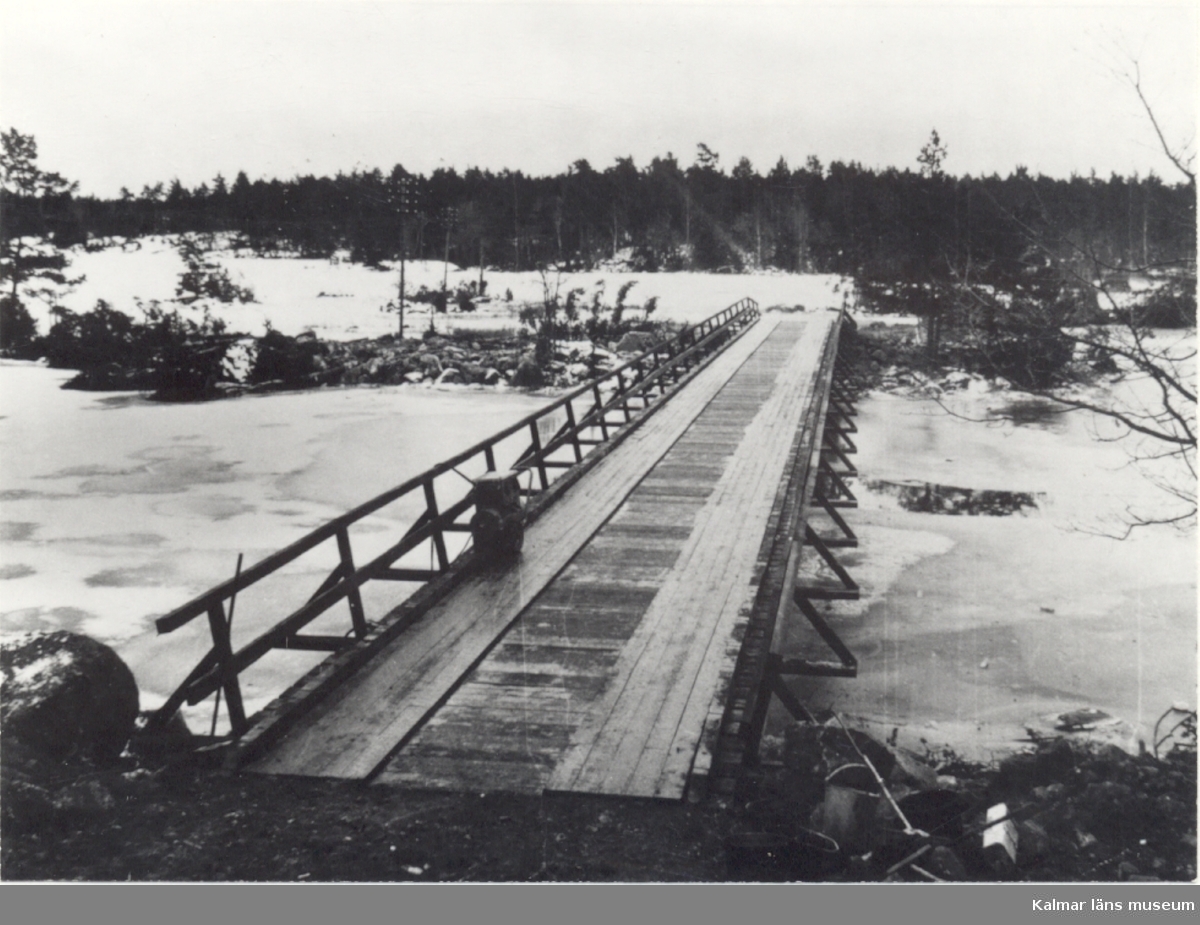 Eksjö. Militärbro från Ing 2 in i Eksjö vid Långöarna.