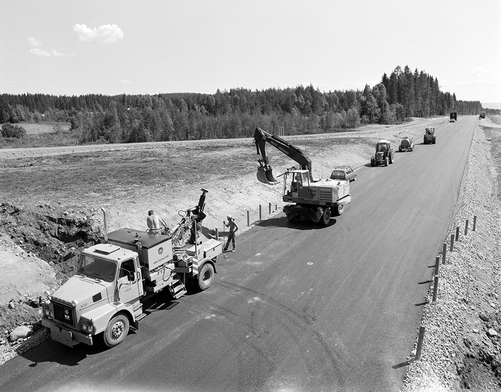 E6, anleggsarbeid, avkjøringen på Rudshøgda, vegutbygging, anleggsmaskiner.