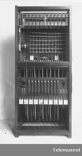 Telefonsentral, magneto kabinettveksler 40 + 10 lj. 25.4.13. Norsk Nitrid as. 25.4.13 Elektrisk Bureau.