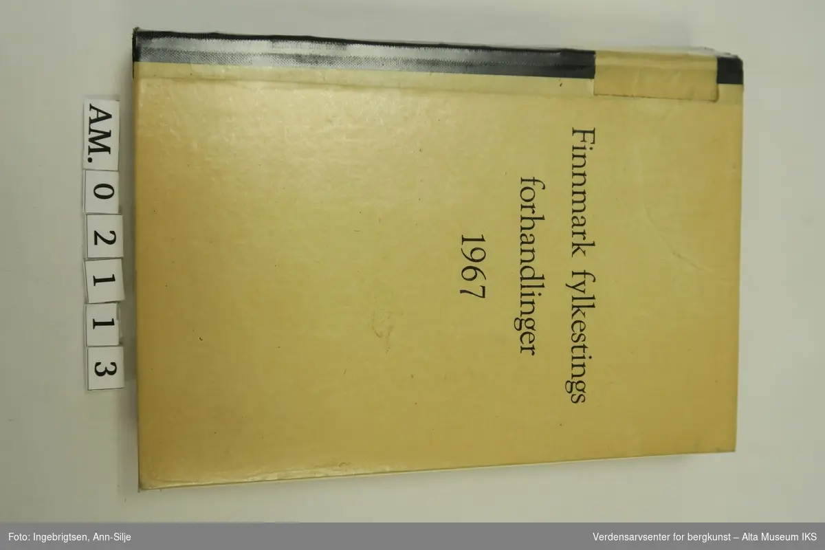 Innbundet bok. Boken inneholder årsmeldinger fra ulike fylkeskommunale institusjoner og skoler, og saker som ble tatt opp i fylkestinget i 1967.
