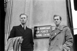 Kummen Moe/ Moe-Bergan utenfor R.N.A.F.H.Q.