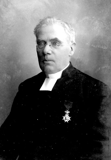 Johan August Tunberg.
Kyrkoherde i Ullervad.
Född 1843 i Gärdhems sn.
Död 1918 i Ullervad.