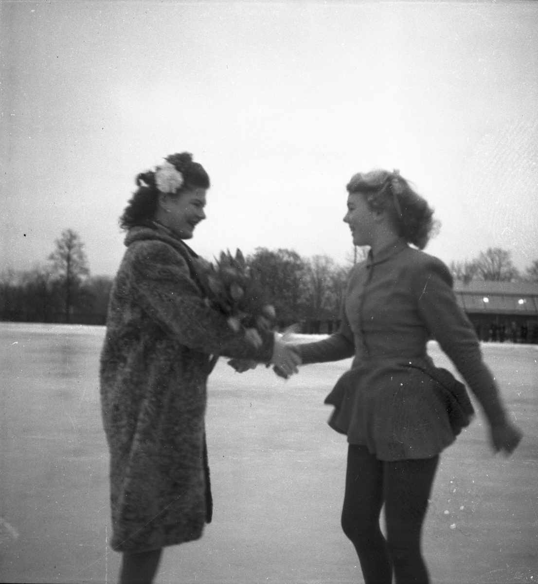 Lise-Lott Landtech,  Britta Råhlén.

Gävleflickorna 1947