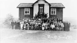 Bryllup, gruppebilde, personer, 2-etg. bolighus.