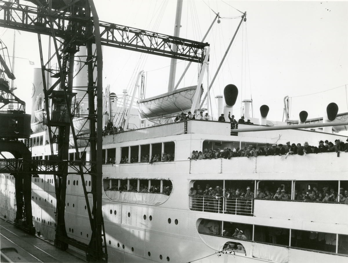 Passagerare och besättning ombord på M/S KUNGSHOLM.