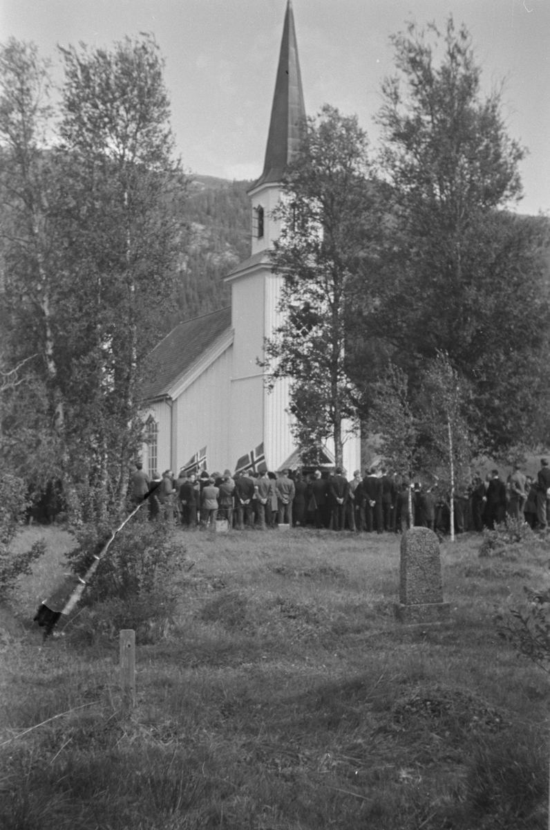 Fellingfors, begravelsen til de som falt på  Fallstad, utenfor kirka.