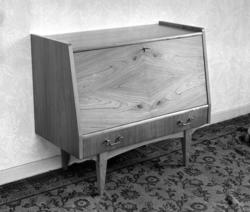 Serie bilder med diverse møbler fra produsent Arnfinn Kulø. 