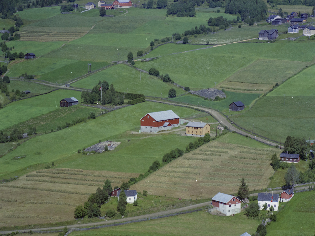 Øyer, Tretten, Nederst Solby Gård, Deretter Berg Neristuen. Øverst Til 