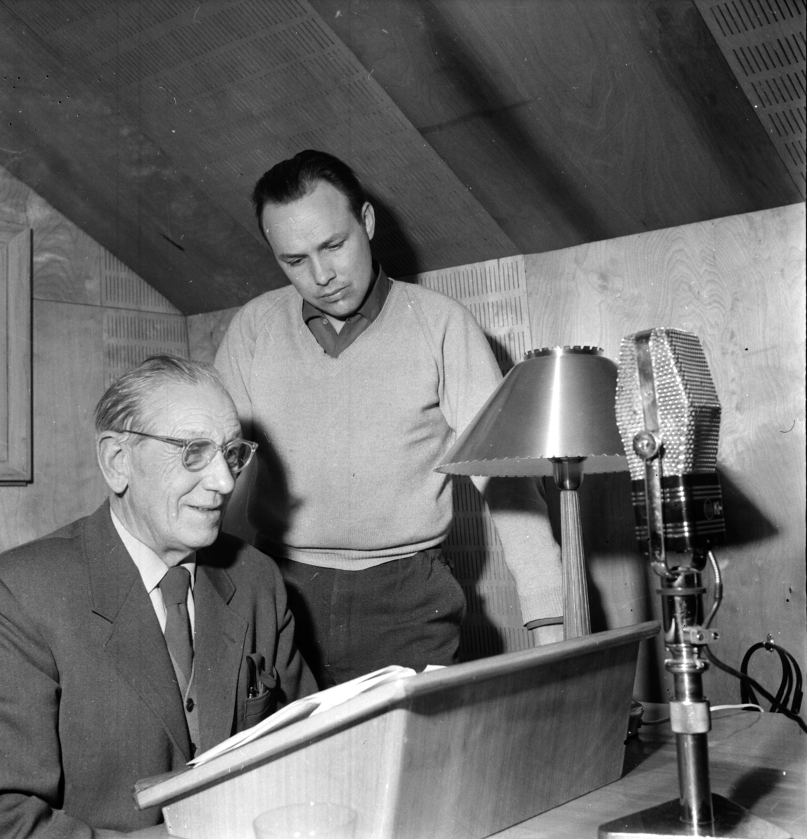 P-L Orgård på studion med Åke Engman och PW. Häger.
9/2 1960