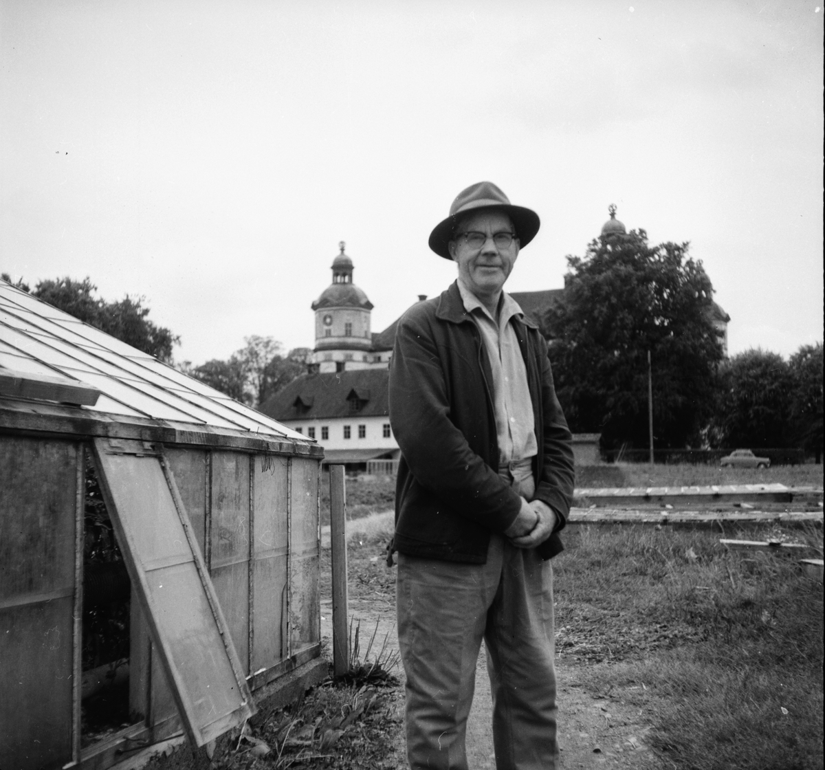 Ernst Emanuel Hellström (1891-1974). Trädgårdsmästare på Skokloster, hemma hos friherre Rutger Von Essen, Skokloster.
