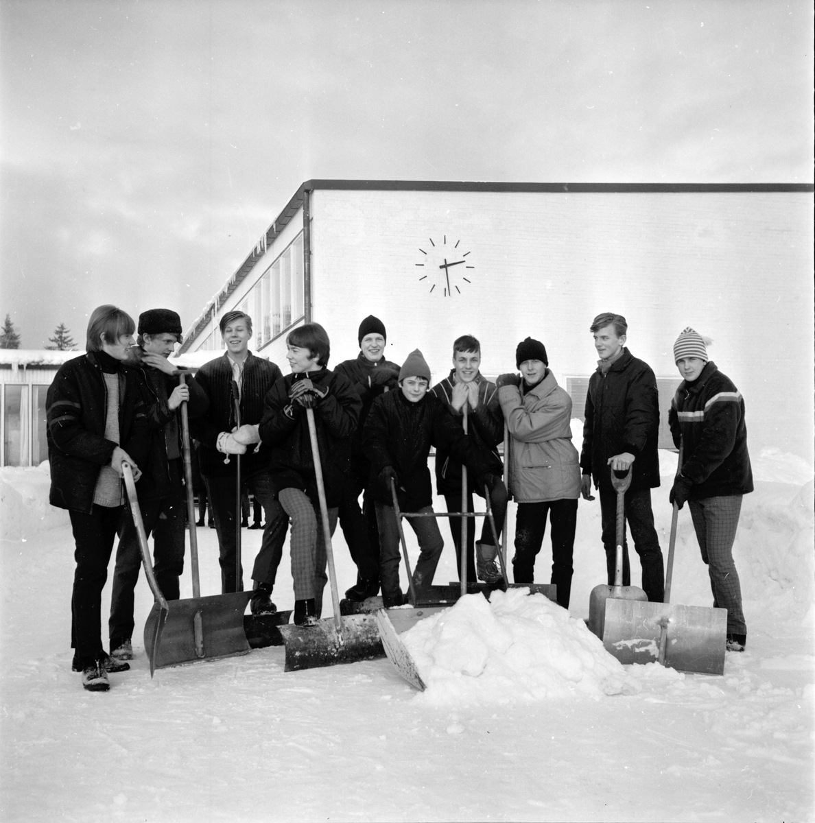 Arbrå,
Centralskolans aktion för ferieresa,
Februari 1967