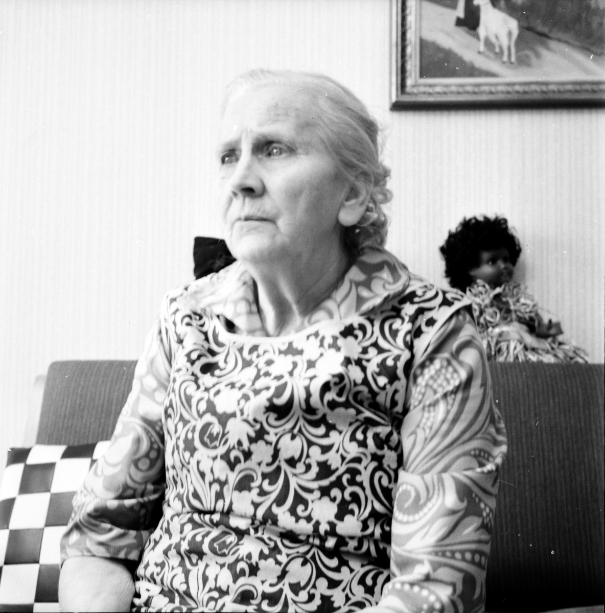 Kristina Engström,
Som fick hushållningssällskapets belöning,
Rorena,
December 1971
