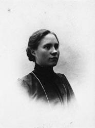 Portrett av Karen Olsen fra Kastnes i Dyrøy.