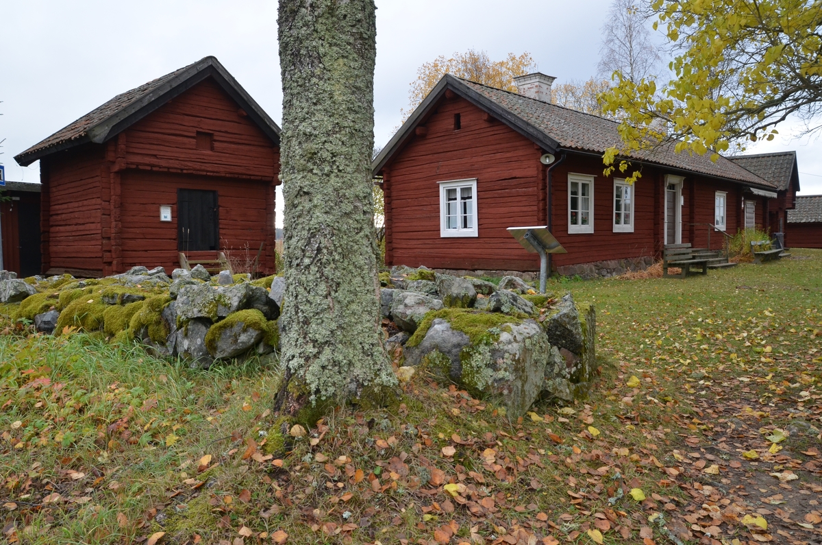 Byggnader vid Huddunge hembygdsgård, Huddunge socken, Heby kommun ...