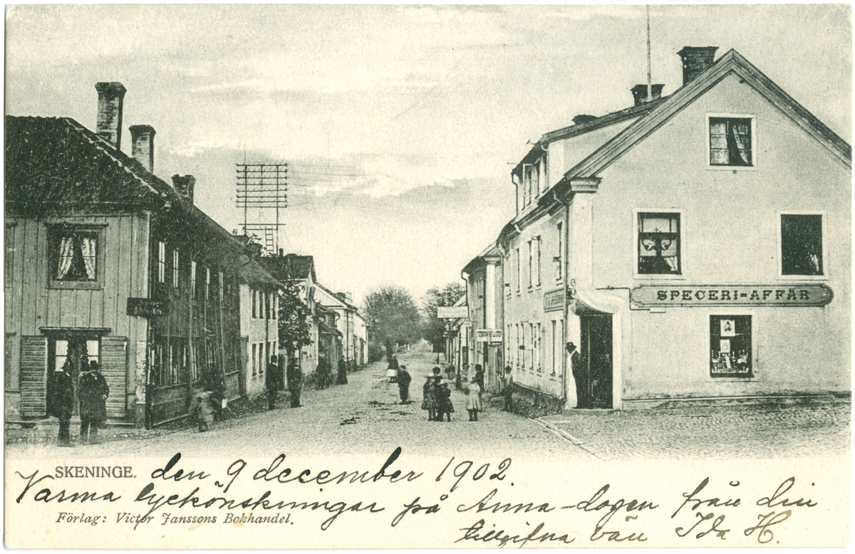 Brevkort med parti av Skänninge. Linköpingsgatan sedd österut.