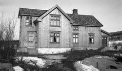 To bilder fra Sørhoel, nær nabo til gården Stange i Østre To