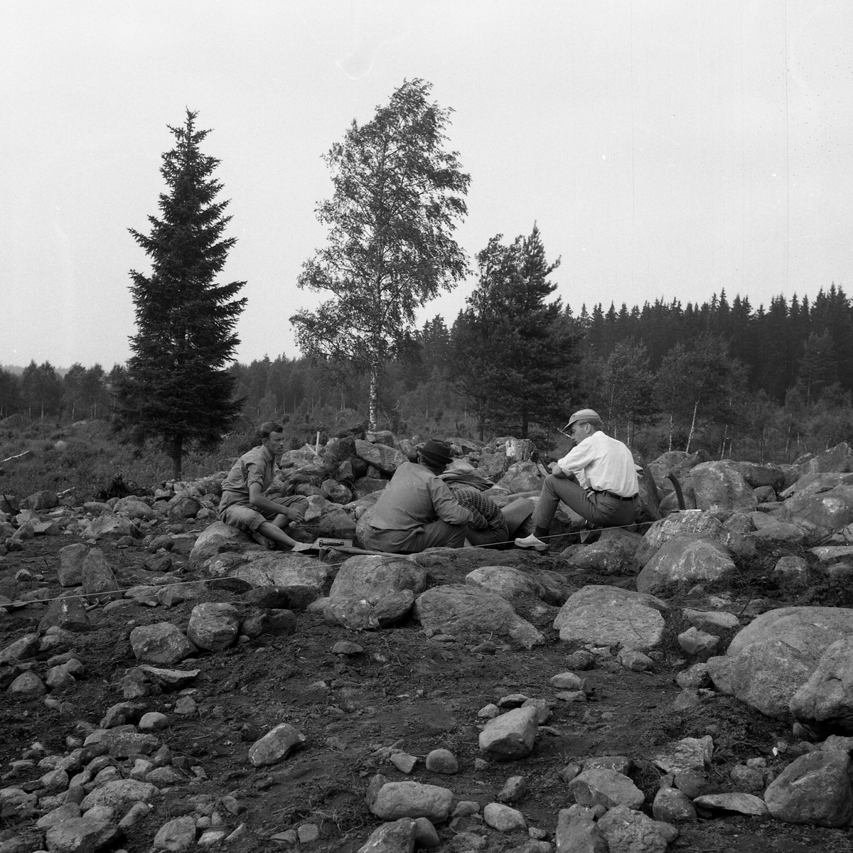 Hjärtenholm, Lekaryd. Undersökning av röse RAÄ 27:1. 1967.