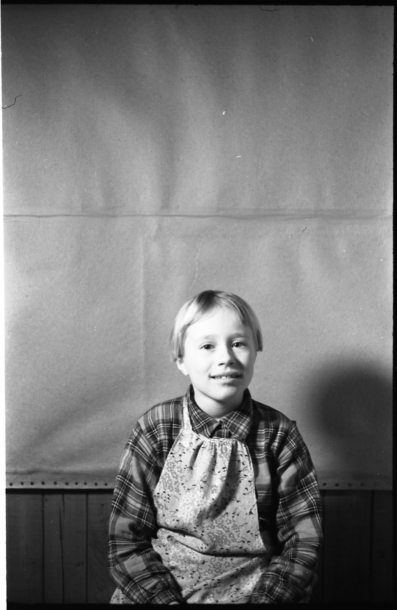 Sigrun Røisli - Portrett. Seks bilder februar 1941.