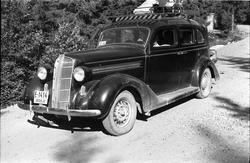 Torbjørn Lundstens drosjebil E-1414 under utflukt til Totenå