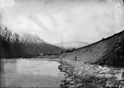 Elvaforbygging. Elvamel ved Skjøllend. Skjøllenbolken i Sunn