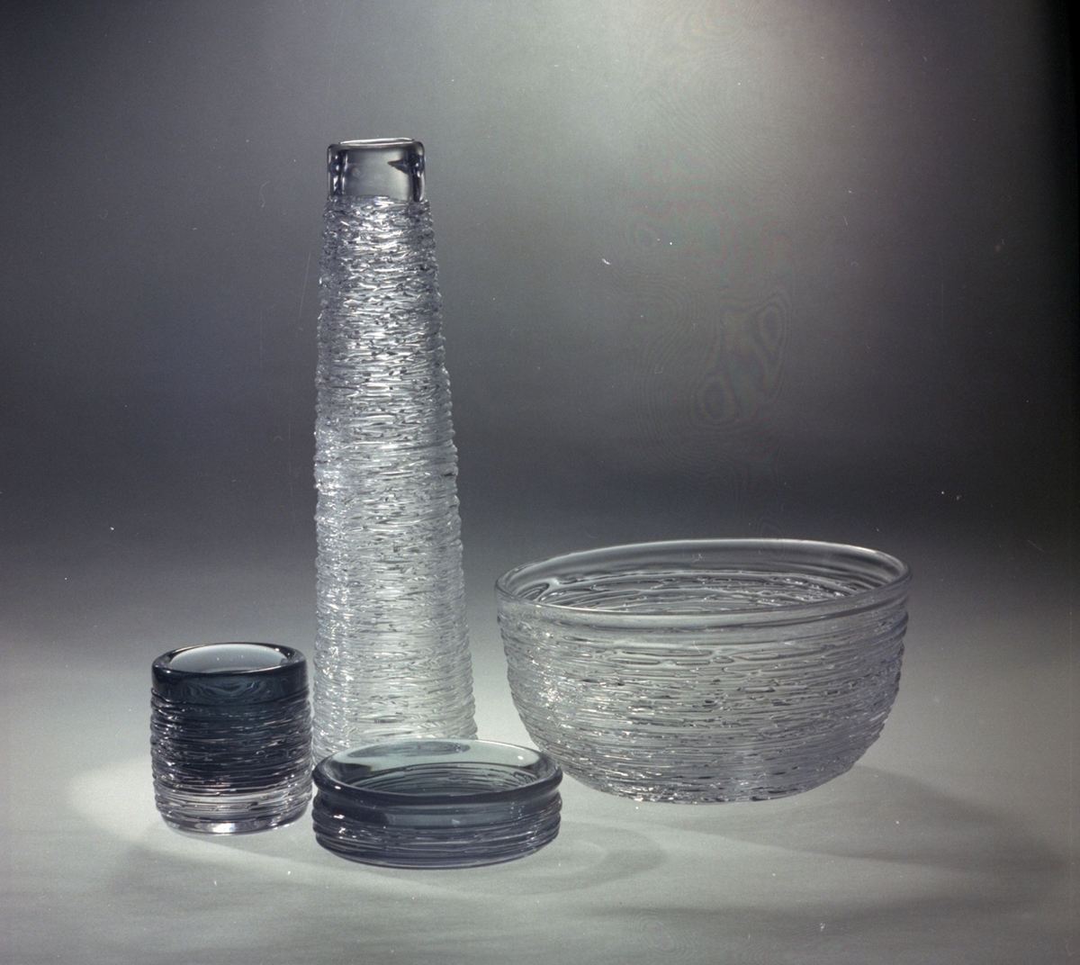 Vaser, skål och eventuellt ett askfat ifrån Skruf Glasbruk AB.