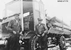 Lastebilen "Tordenskjold". Fra v. : Ingmar Borkhus, Ola Uhle