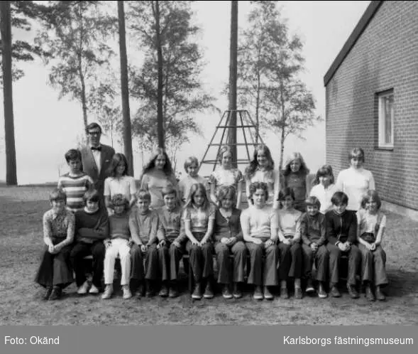 Klassfoto från Strandskolan, Karlsborg, 1971. Lärare: Ragnar Norström. Neg finns.