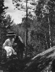 Frk. Fougner, Eikeskaret 8 1/25 14/8