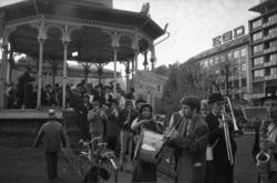 Musikkpaviljongen befinner seg i Byparken i Bergen, mellom O