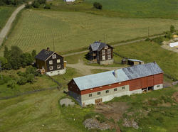 Sør-Fron, Hundorp, Midtre Øverbygda. Alme Nørdre også nevnt 