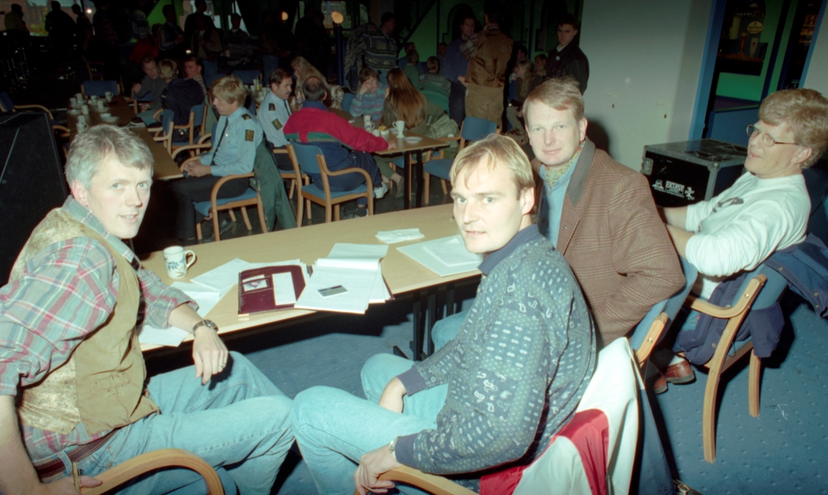 Gruppebilde av ledelsen i SPL. Politiaksjon for høyere lønn og streikerett.
Endre Sæther, Harald Skjønsfjell, Bjørn Brekke og Jahn Thore Nerhus.