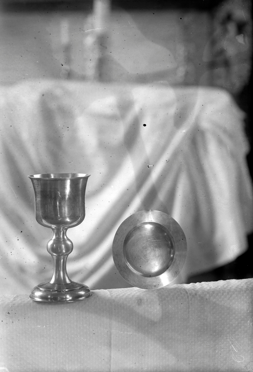 Alterkalk med oblatfat i sølv fra Geitastrand kirke