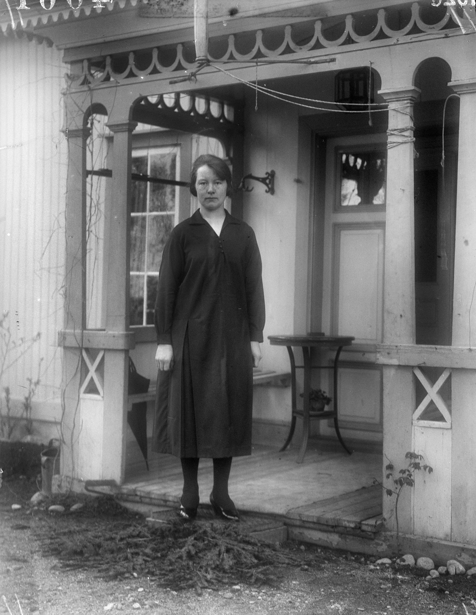 "Fröken Margit Johanson, Frösthult prästgård", Frösthults socken, Uppland 1926