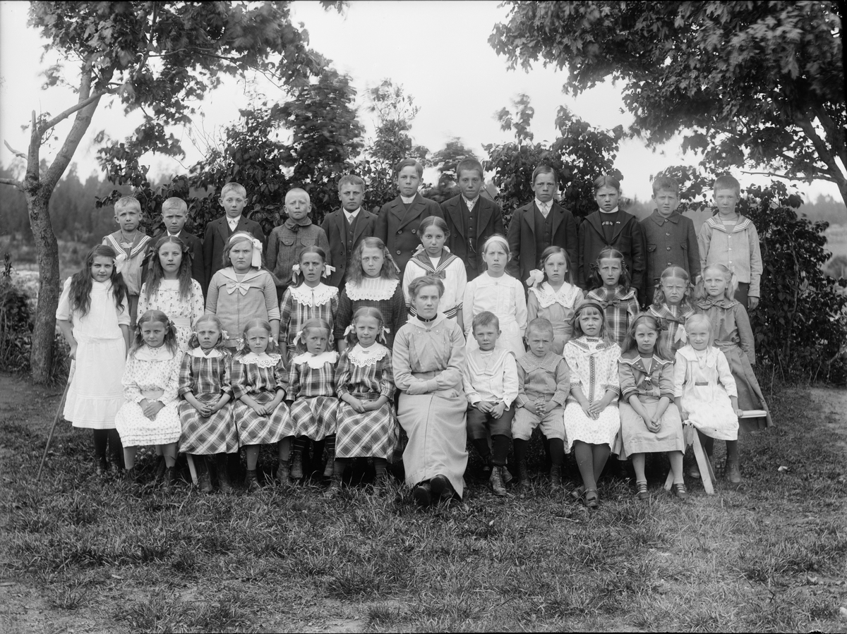 Elever från Gräsö skola, Uppland - Upplandsmuseet / DigitaltMuseum