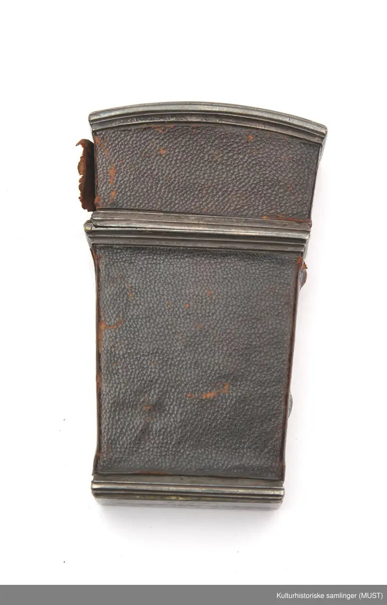 Fruktkurv, blomster og bladmotiver.