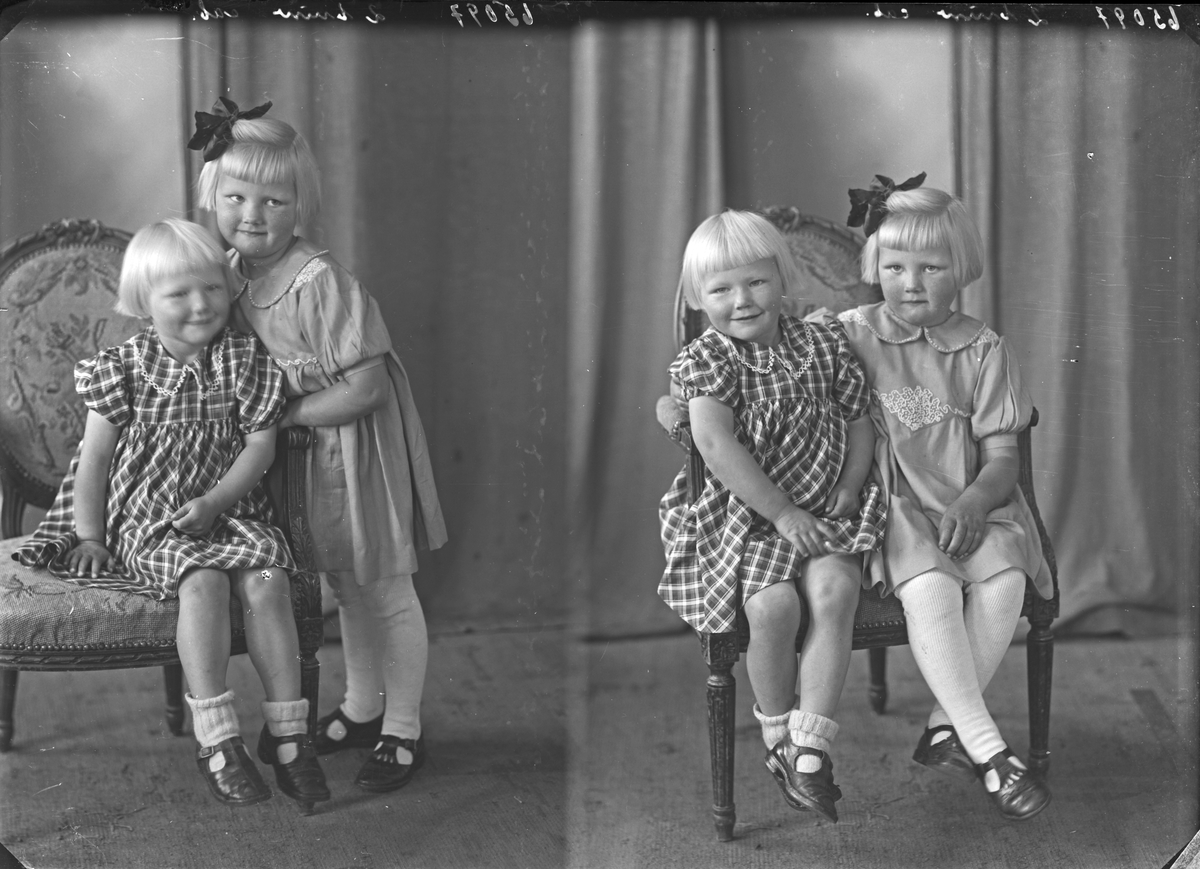 Portrett. To unge piker. Bestilt av Fru Aase Hovland. Sebøvik. Sunnhordland.