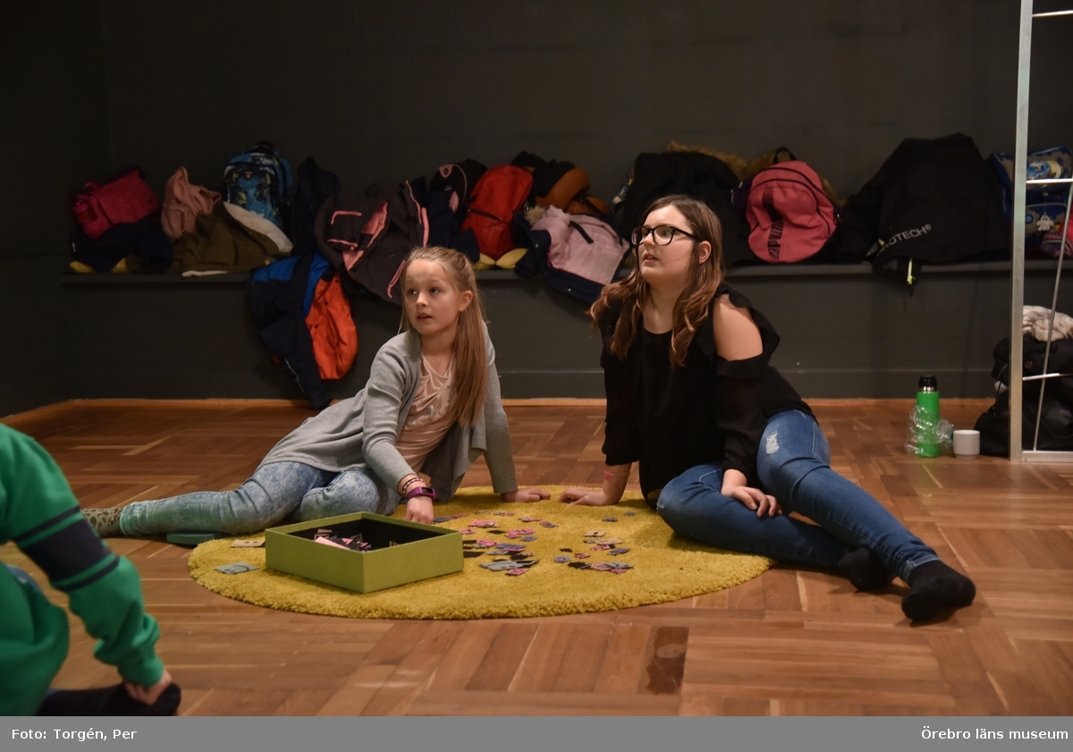 Den 22 November 2017 besöke fröviskolans klass 4 pedagog Cecilia Meyer i utsällningen
"Alla människor" på länsmuseet i Örebro.