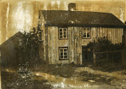 Bøkker Aslak Bjørset sitt hus og lagerbod, brant ned 23.01.1