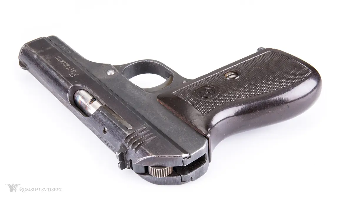 Hakekors på sluttstykket.