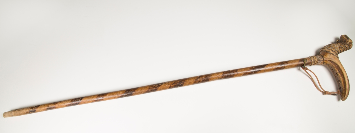 Håndtak skåret som fugl