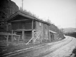 Bruket Fårråfetten, under Nordgard Forr, Sør--Fron. Ligger v