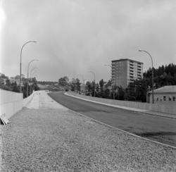 Tveita bru klar for trafikk. Juli 1964