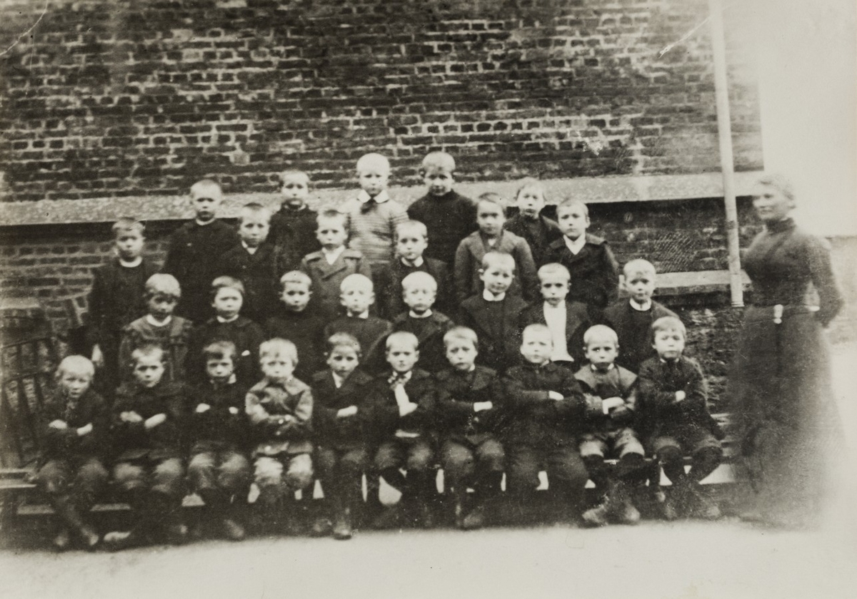 Klassebilde Breidablik skole 2. klasse 1900.