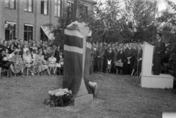 Standard Telefon og Kabel: Minnesmerke over falne avsløres. 