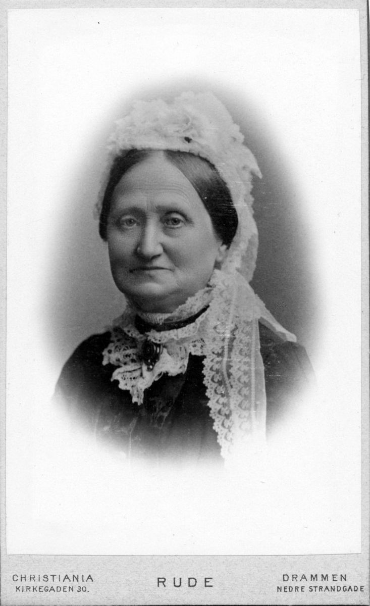 Fotoalbum etter Lorentz Severin Skougaard.
Lorentz Severin Skougaard (født 11. mai 1837 i Farsund, død 1885 i New York) var en norskfødt tenor. Han var bror til offiseren Johan Skougaard.
I New York, hvor Skougaard senere døde, ble han en fetert sangpedagog. Hans gravminne ses på Langesund kirkegård i Telemark.