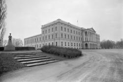 Slottet. Desember 1972