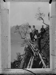 Fjelltur Prekestolen - Hengjanenibbene - Bratteli. Jonas Bør